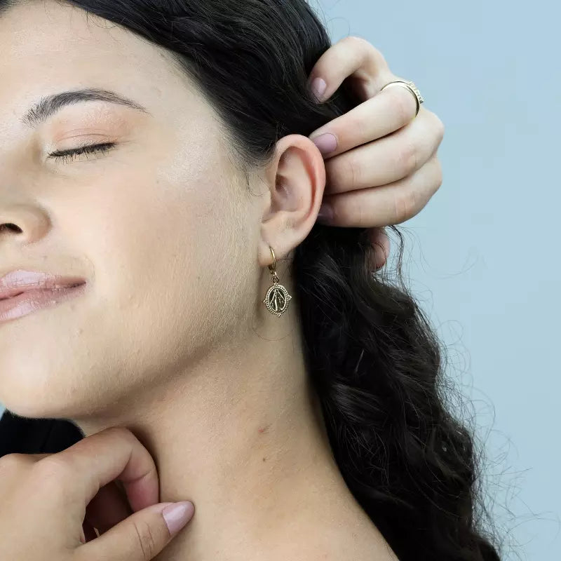 Brinco_Nossa_Senhora_Medalha_Milagrosa_Dourado_Santo_Altar_3