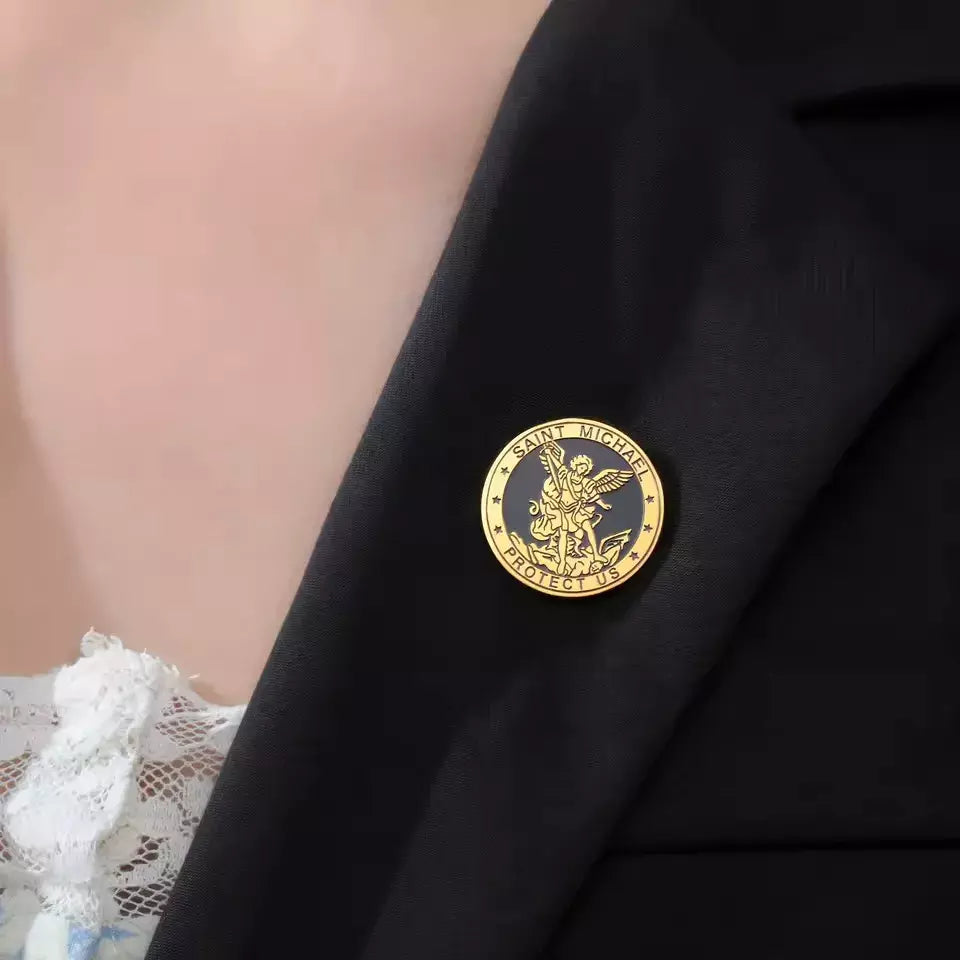 Broche para Roupa e Terno São Miguel Arcanjo Dourado Santo Altar