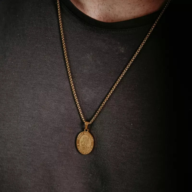 Colar Masculino Pingente Oval São Miguel Arcanjo Dourado Santo Altar