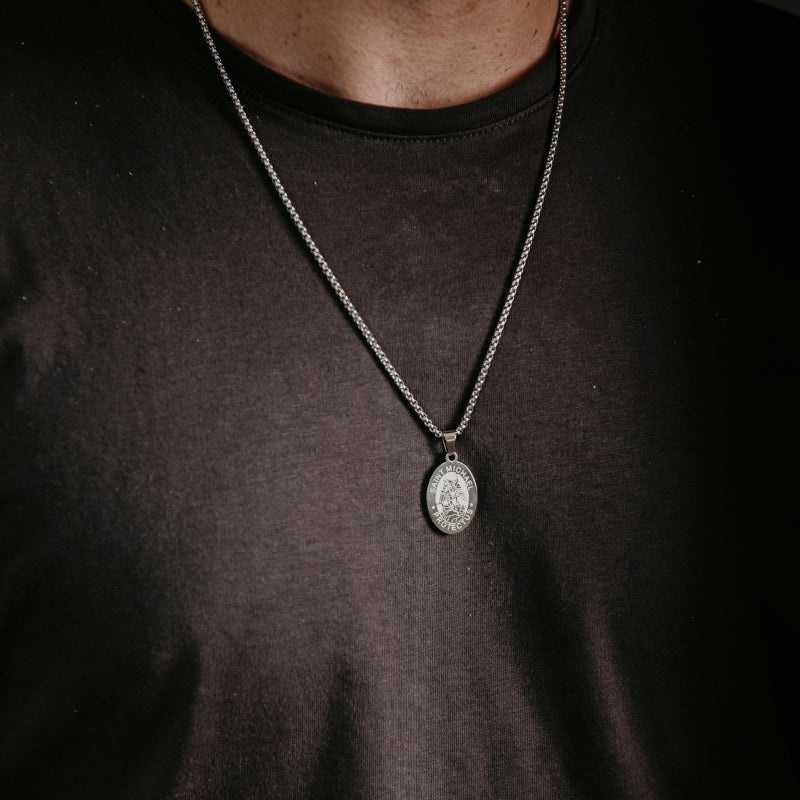Colar_Masculino_Pingente_Oval_Sao_Miguel_Arcanjo_Prata_Santo_Altar_4_2