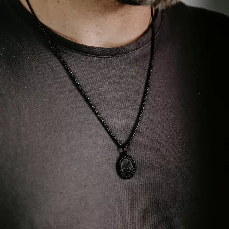 Colar_Masculino_Pingente_Oval_Sao_Miguel_Arcanjo_Preto_Santo_Altar_2_1
