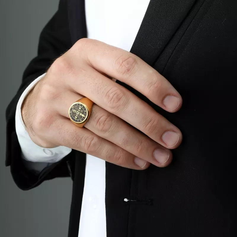 Anel_Sao_Bento_Dourado_Medalha_de_Sao_Bento_Santo_Altar_4