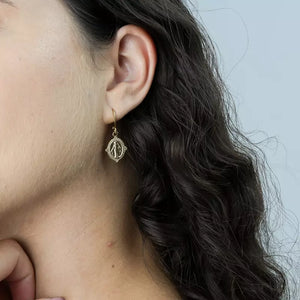 Brinco_Nossa_Senhora_Medalha_Milagrosa_Dourado_Santo_Altar_2