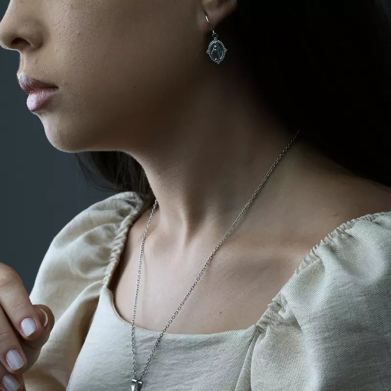 Brinco_Nossa_Senhora_Medalha_Milagrosa_Prata_Santo_Altar_2