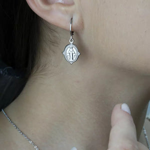 Brinco_Nossa_Senhora_Medalha_Milagrosa_Prata_Santo_Altar_5