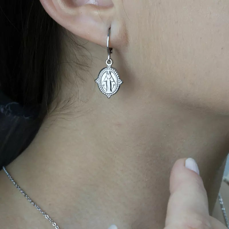 Brinco_Nossa_Senhora_Medalha_Milagrosa_Prata_Santo_Altar_5