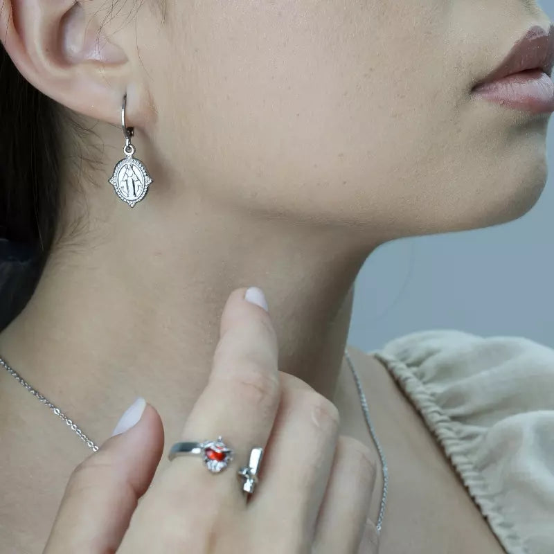 Brinco_Nossa_Senhora_Medalha_Milagrosa_Prata_Santo_Altar_6