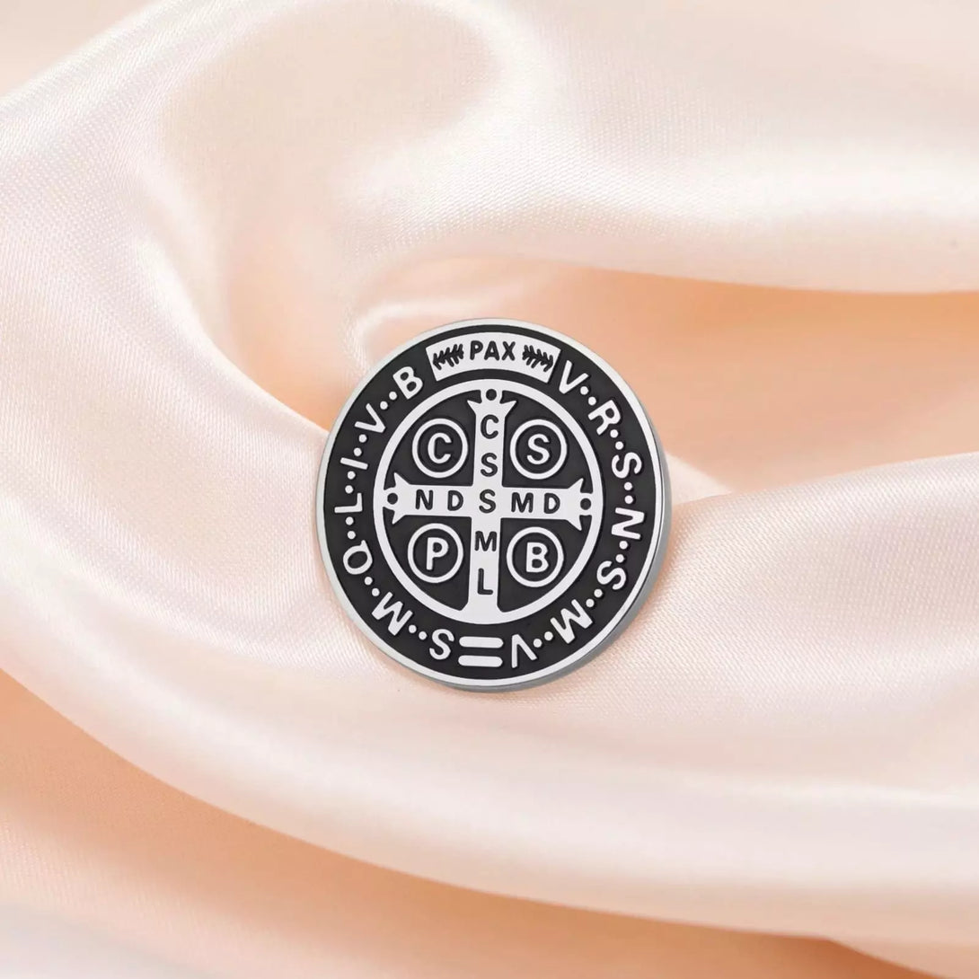 Broche para Roupa e Terno Cruz de São Bento Santo Altar