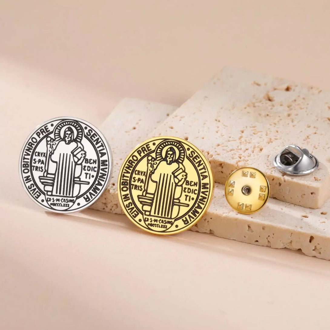 Broche para Roupa e Terno Medalha de São Bento Santo Altar