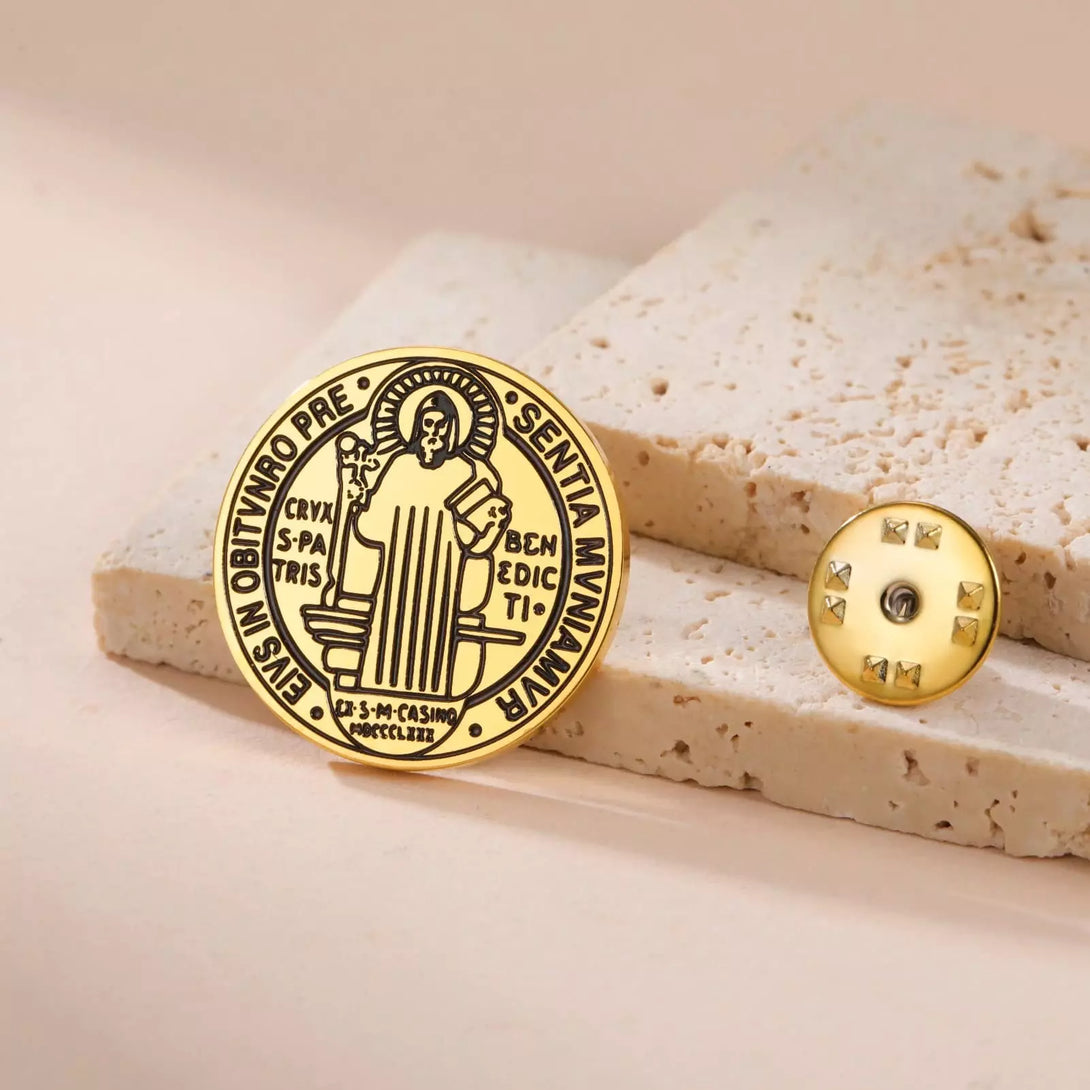 Broche para Roupa e Terno Medalha de São Bento Santo Altar