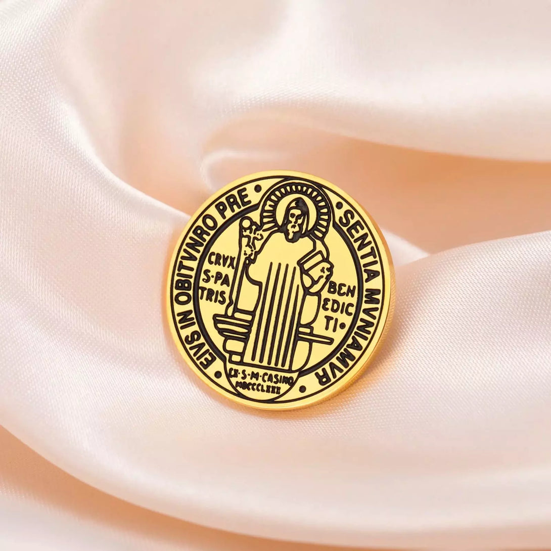 Broche para Roupa e Terno Medalha de São Bento Santo Altar