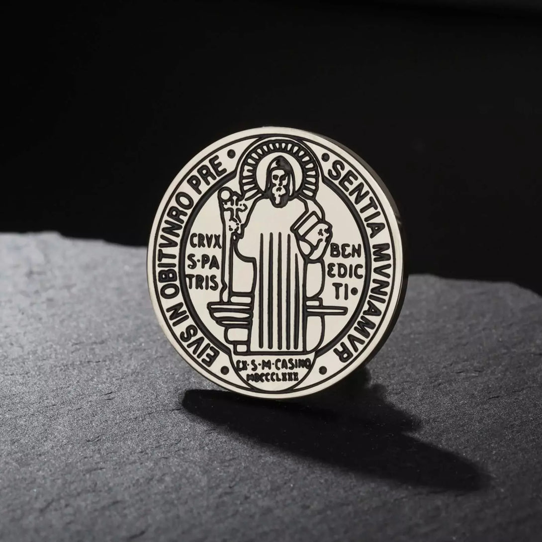 Broche para Roupa e Terno Medalha de São Bento Santo Altar
