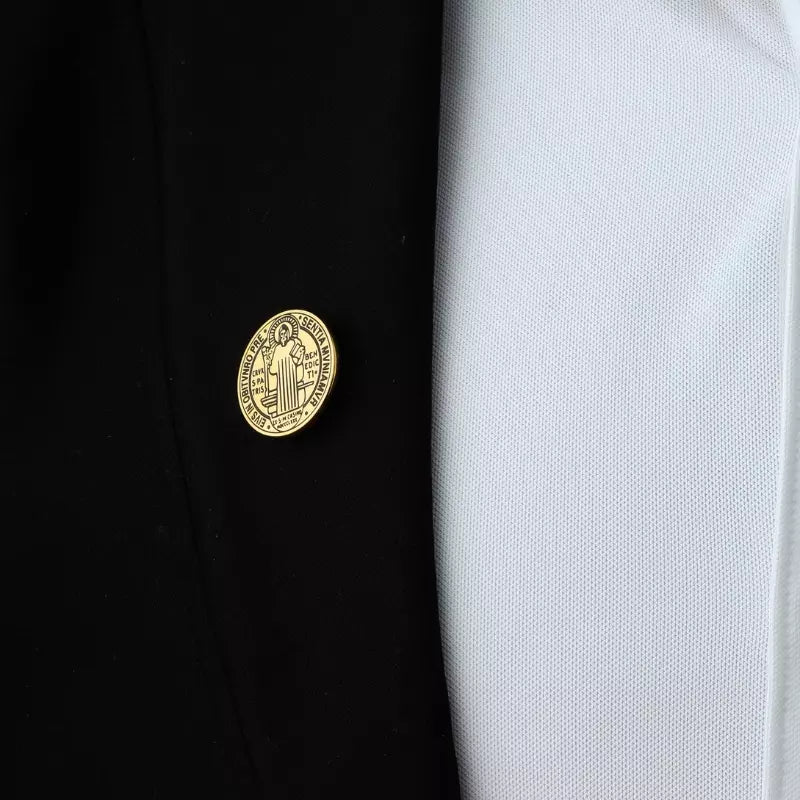 Broche_para_Roupa_e_Terno_Medalha_de_Sao_Bento_Santo_Altar_2