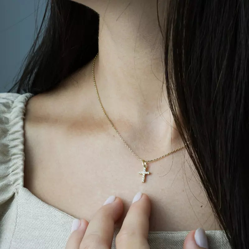 Colar_Feminino_Pingente_Cruz_com_Brilhante_Santo_Altar_4