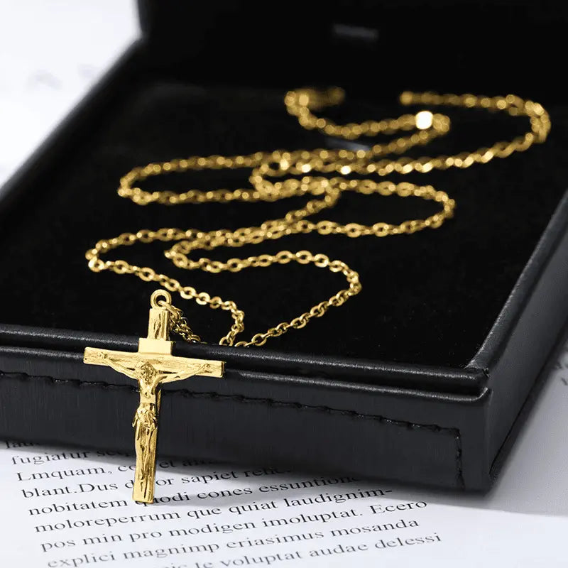 Colar_Masculino_Dourado_Pingente_Crucifixo_Jesus_Cristo_Santo_Altar_3