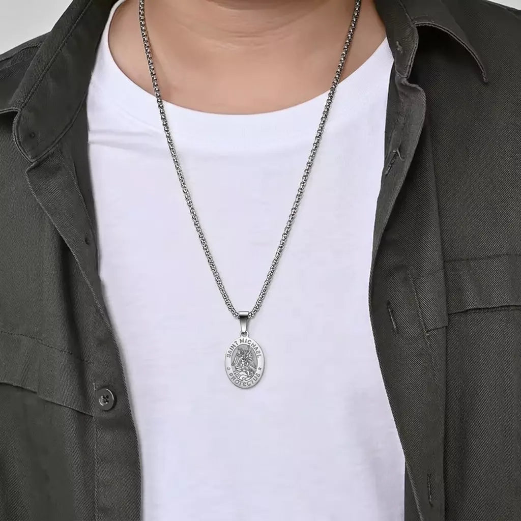 Colar_Masculino_Pingente_Oval_Sao_Miguel_Arcanjo_Prata_Santo_Altar