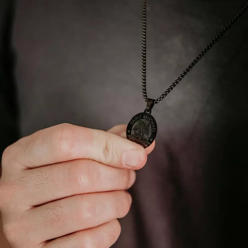 Colar_Masculino_Pingente_Oval_Sao_Miguel_Arcanjo_Preto_Santo_Altar_2_2