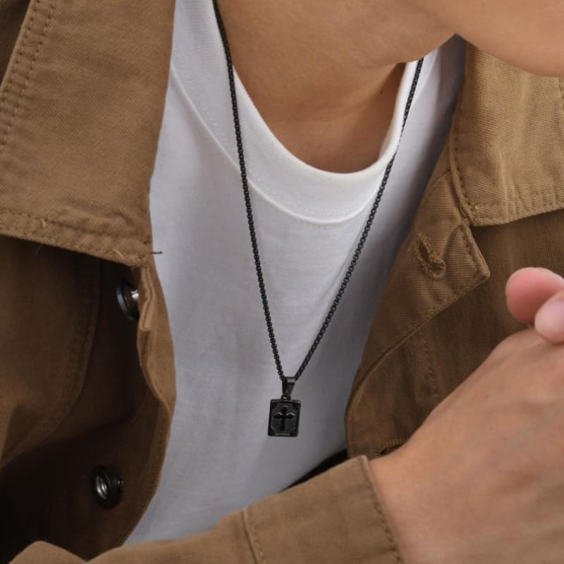 Colar Masculino Preto Pingente Crucifixo Medalha Santo Altar