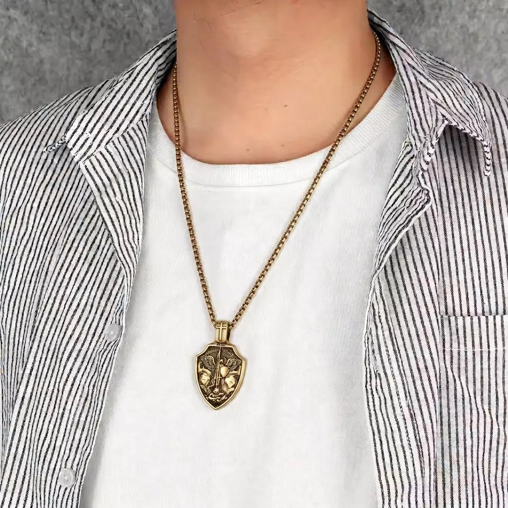 Colar_Masculino_Sao_Miguel_Arcanjo_Brasao_Dourado_6
