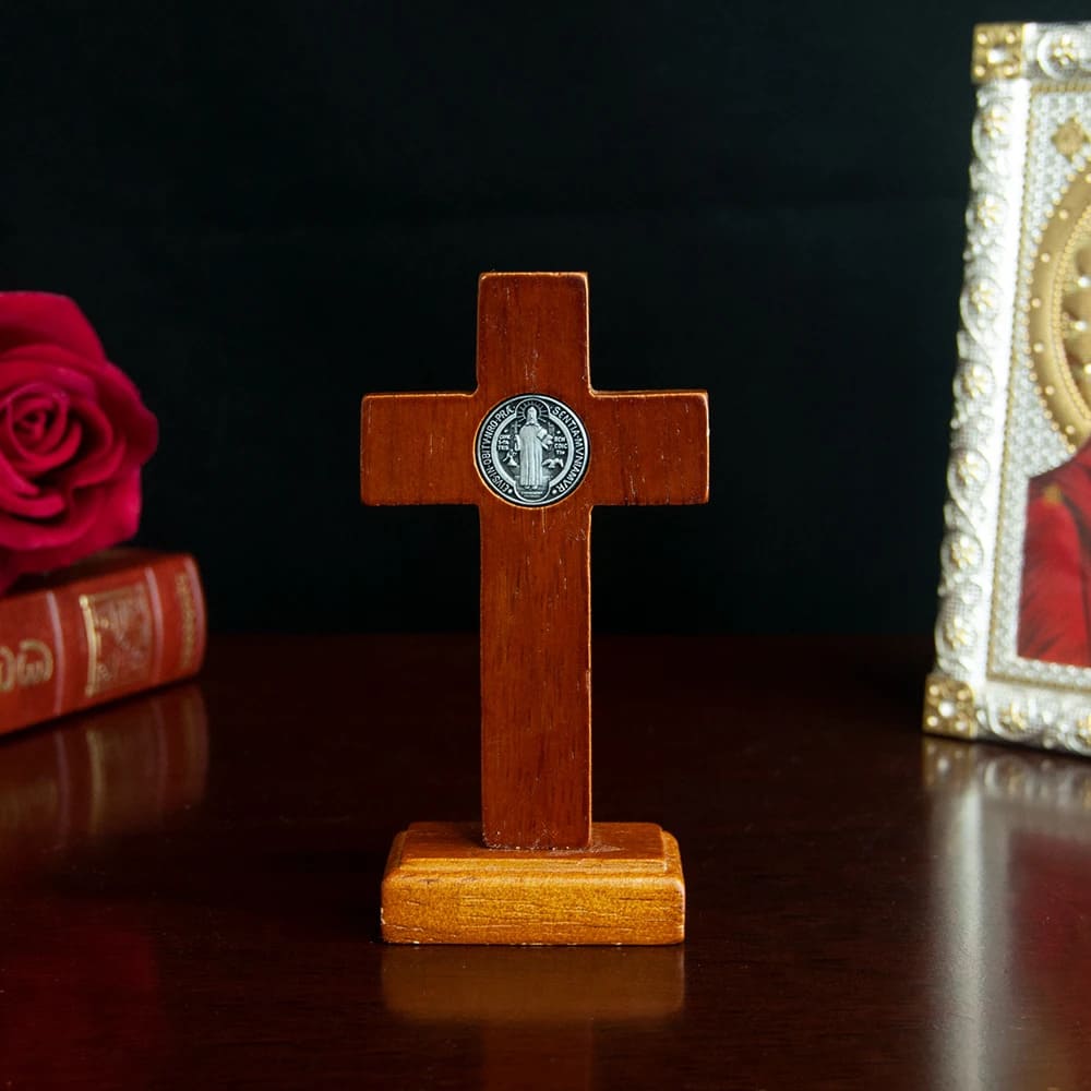 Crucifixo_de_Madeira_Pequeno_Cruz_de_Mesa_Santo_Altar_7